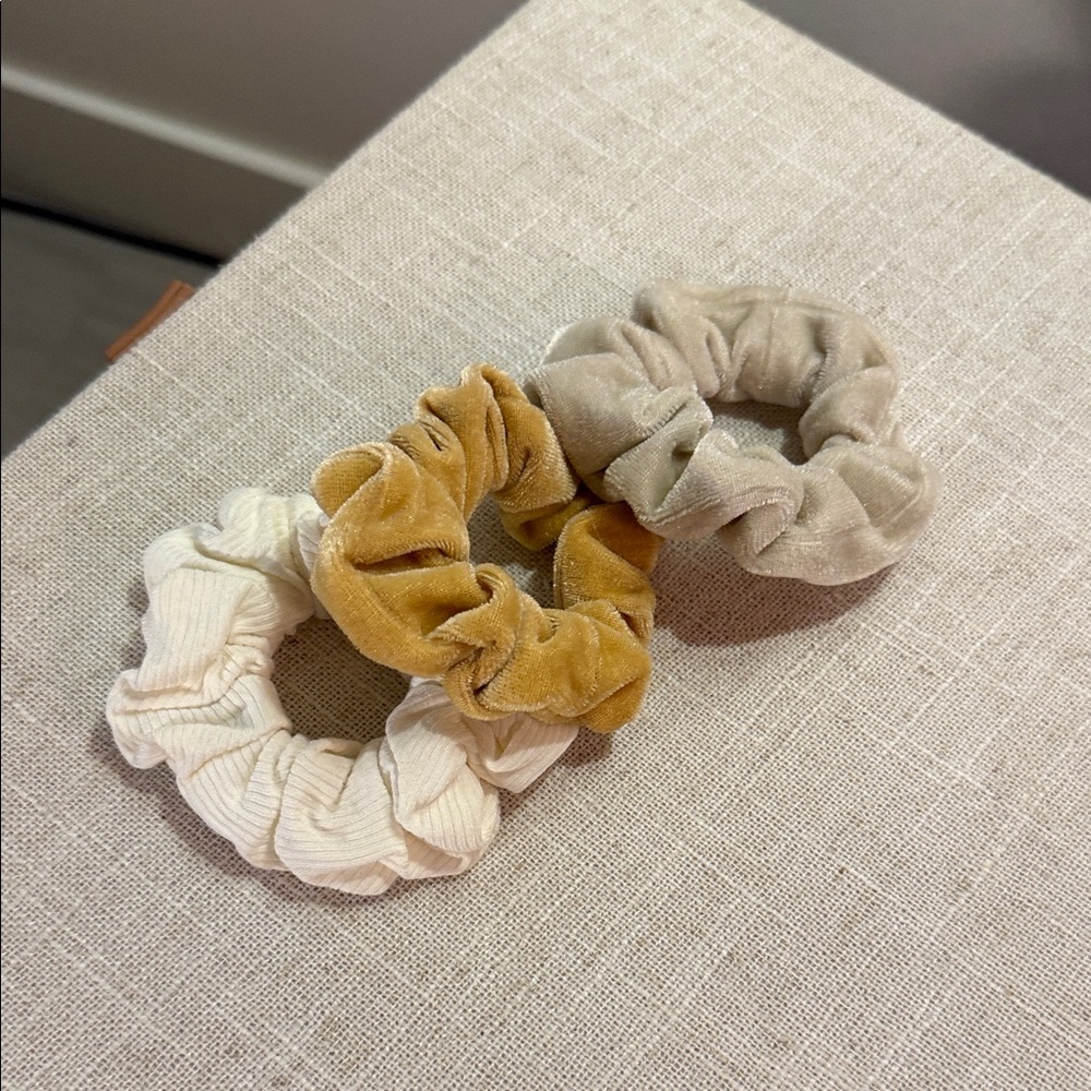 kitsch Velvet Hair Scrunchie Trio natural colors small extra soft hair ties NWOT
